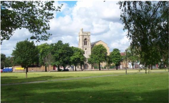Photo of part of Streatham Common, looking towards Immanuel and St Andrew Church (1148a.jpg)